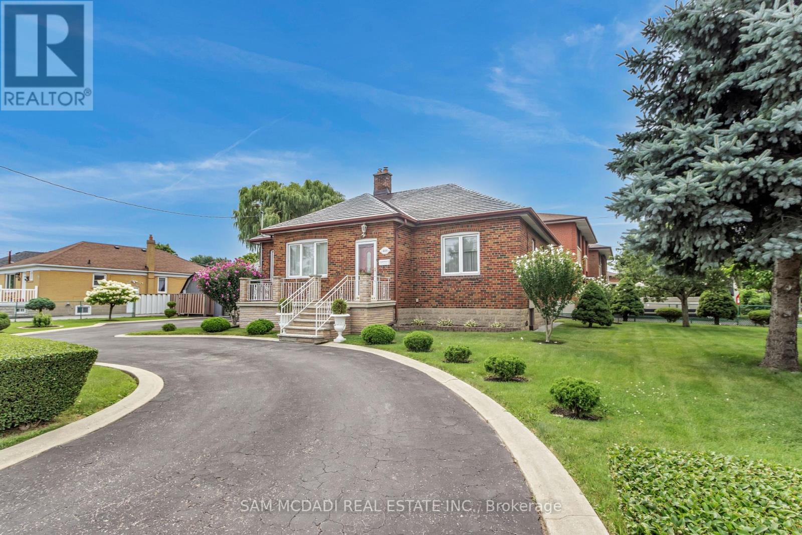 469 Evans Avenue, Toronto, Ontario  M8W 2T6 - Photo 8 - W12059099