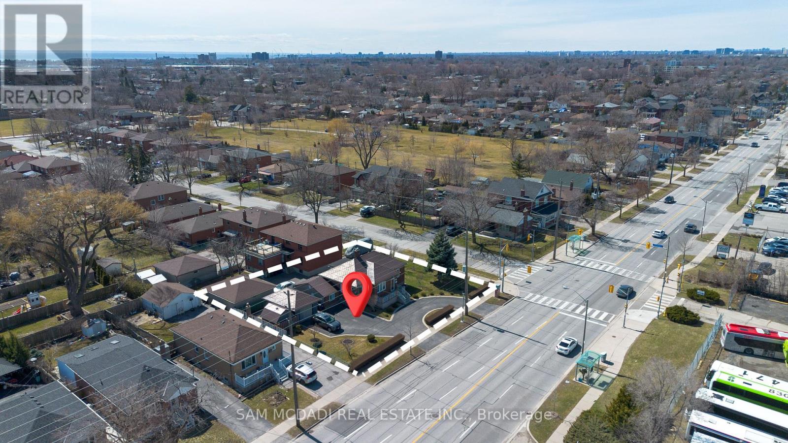 469 Evans Avenue, Toronto, Ontario  M8W 2T6 - Photo 4 - W12059539