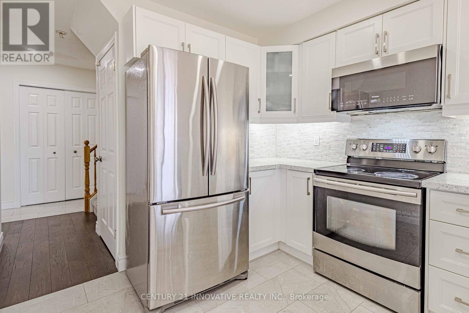 29 Brookheath Lane, Hamilton (Mount Hope), Ontario  L0R 1W0 - Photo 10 - X12061223