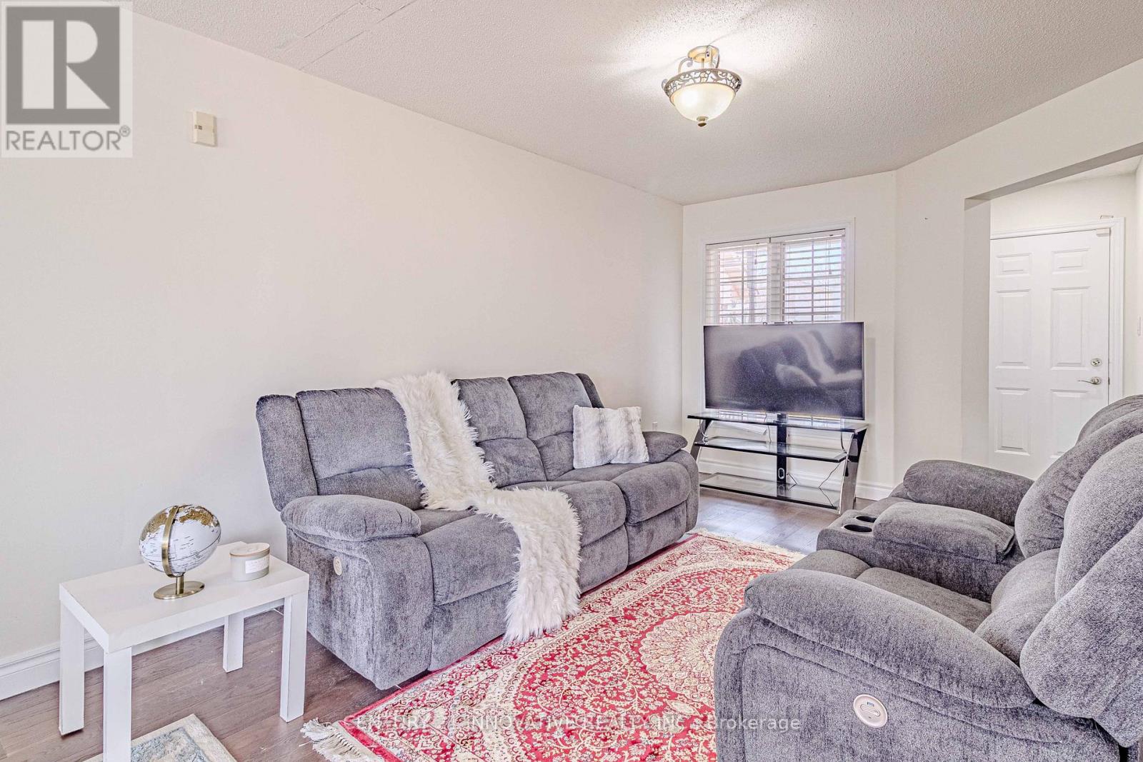 29 Brookheath Lane, Hamilton (Mount Hope), Ontario  L0R 1W0 - Photo 6 - X12061223