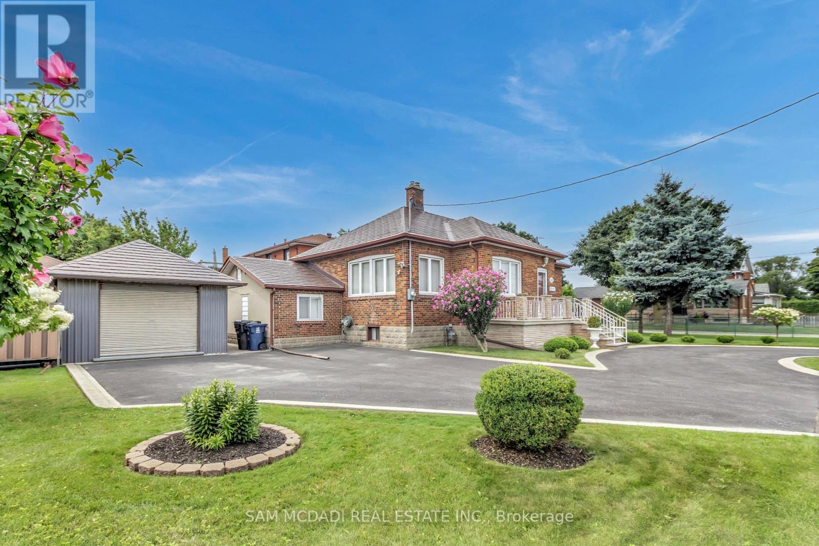 469 Evans Avenue, Toronto, Ontario  M8W 2T6 - Photo 10 - W12059539