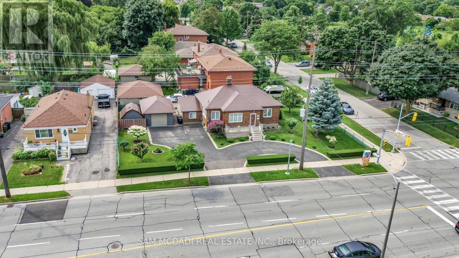 469 Evans Avenue, Toronto, Ontario  M8W 2T6 - Photo 5 - W12059539
