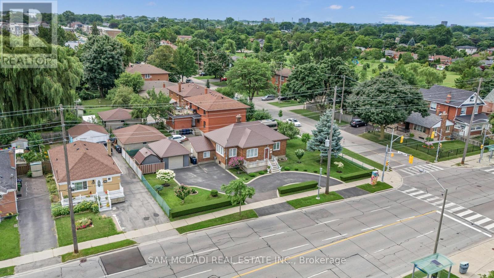 469 Evans Avenue, Toronto, Ontario  M8W 2T6 - Photo 7 - W12059539