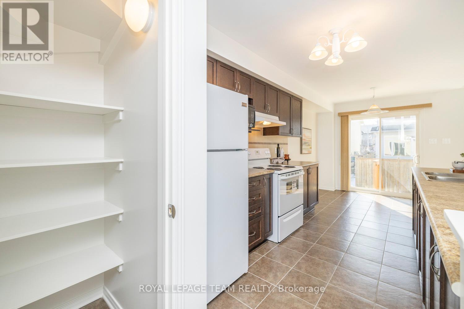 209 Macoun Circle, Ottawa, Ontario  K1T 0H9 - Photo 11 - X12058884