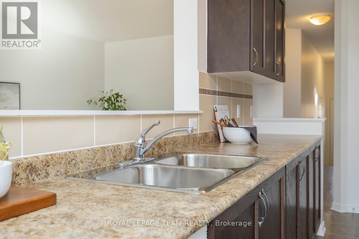 209 Macoun Circle, Ottawa, Ontario  K1T 0H9 - Photo 14 - X12058884