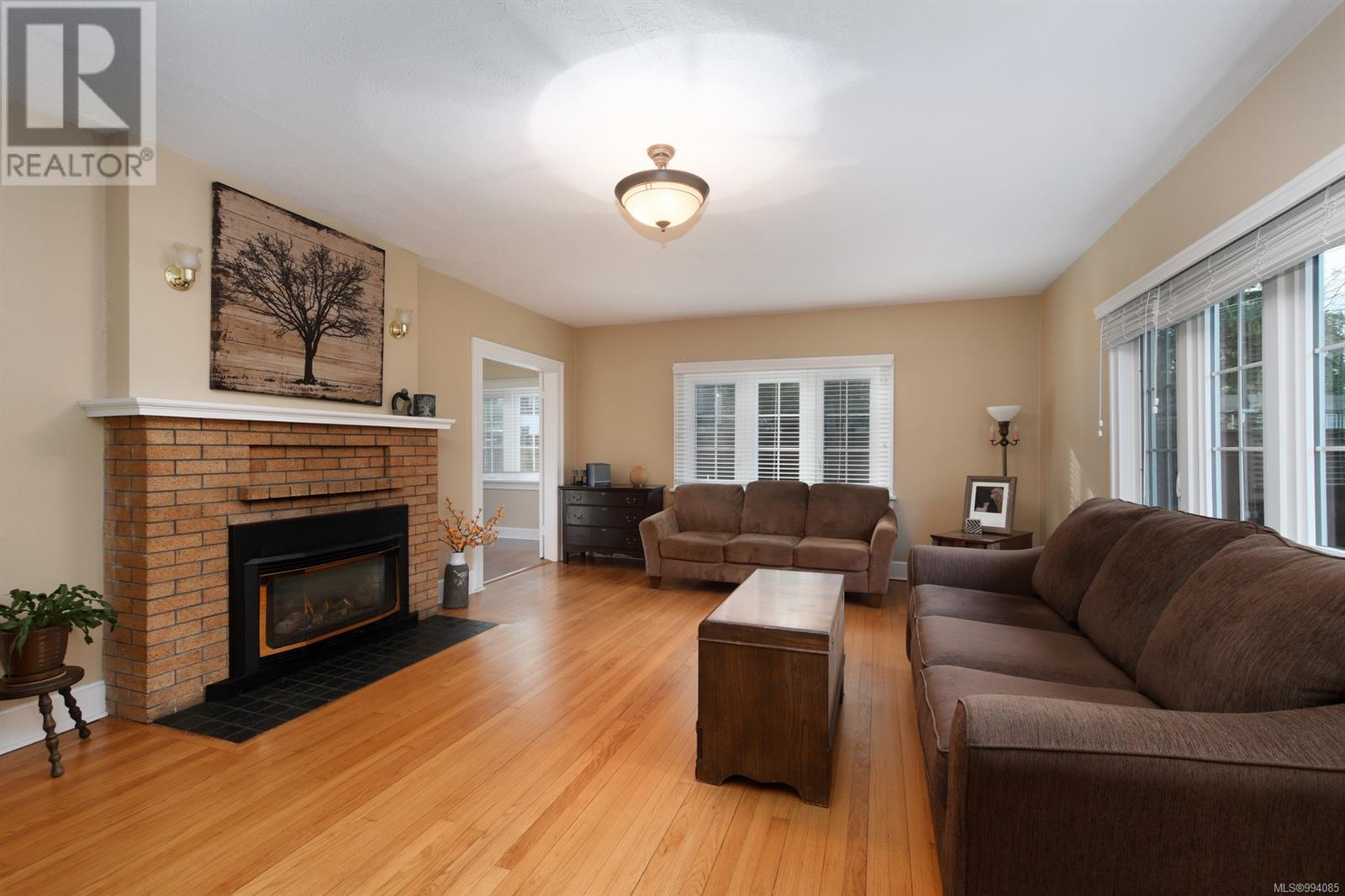 Property at 3919 Quadra St image 5