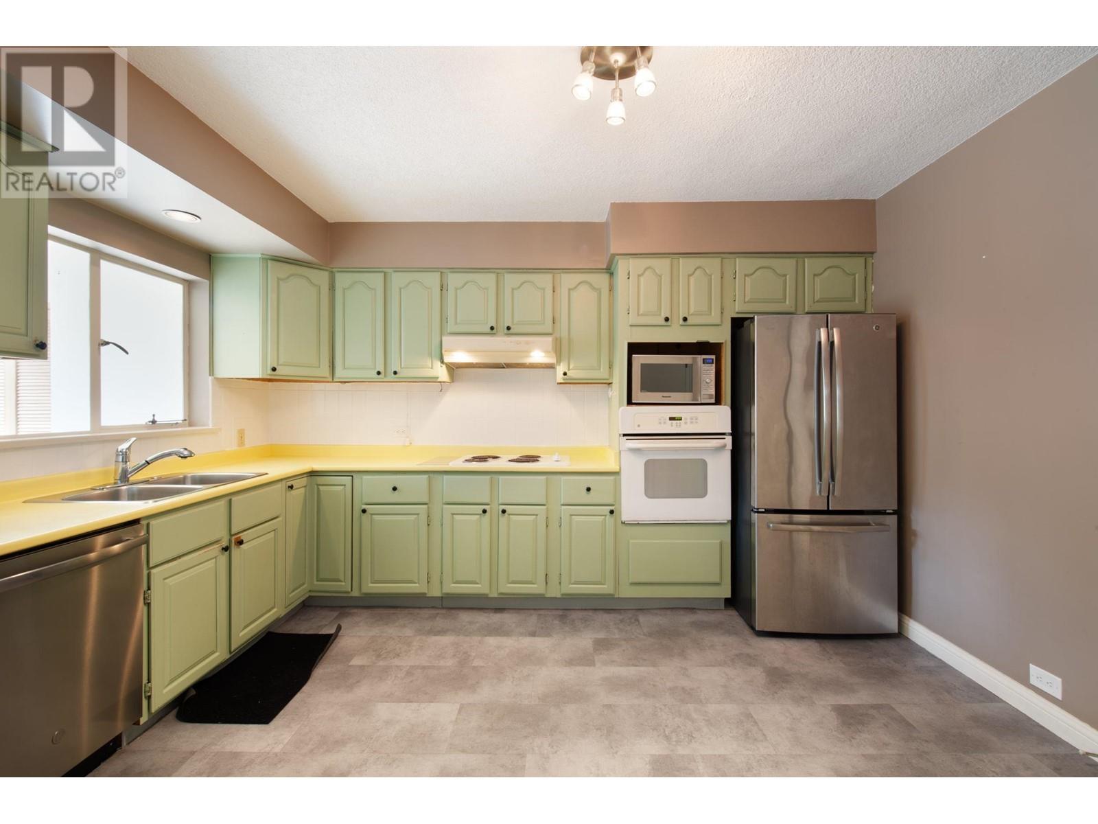 381 St. James Crescent, West Vancouver, British Columbia  V7S 1J9 - Photo 12 - R2984535