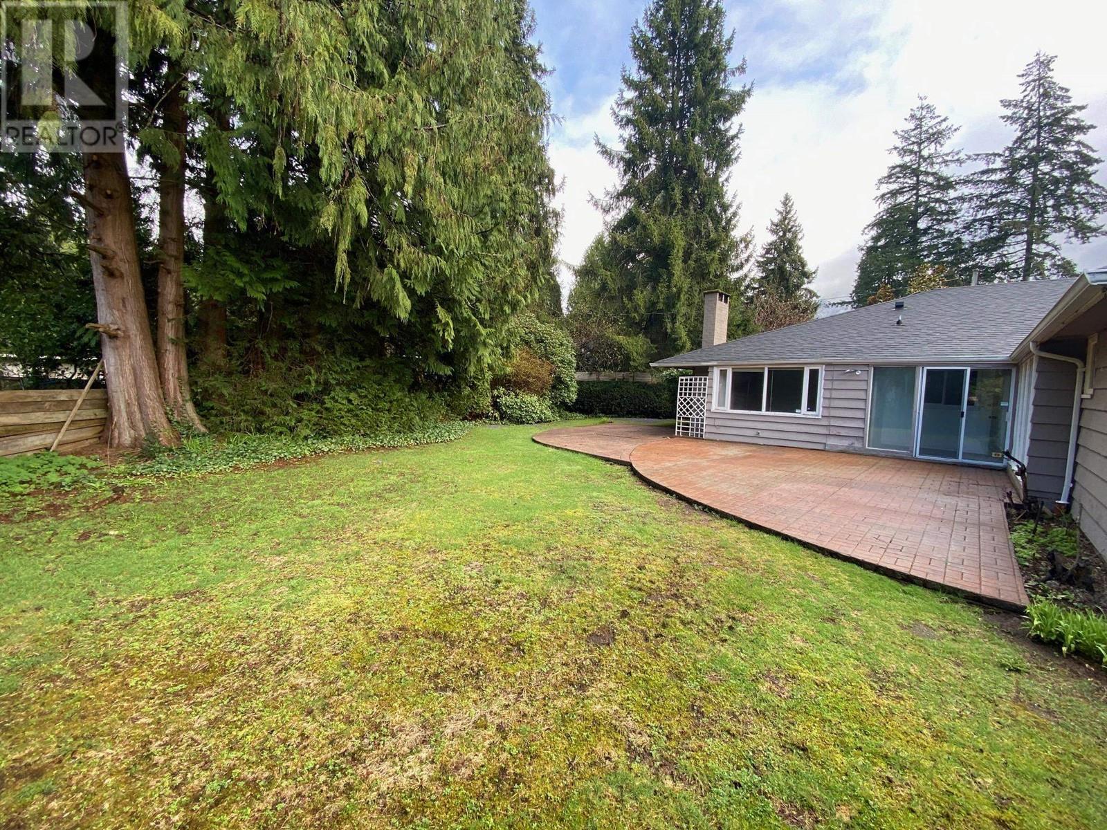 381 St. James Crescent, West Vancouver, British Columbia  V7S 1J9 - Photo 2 - R2984535