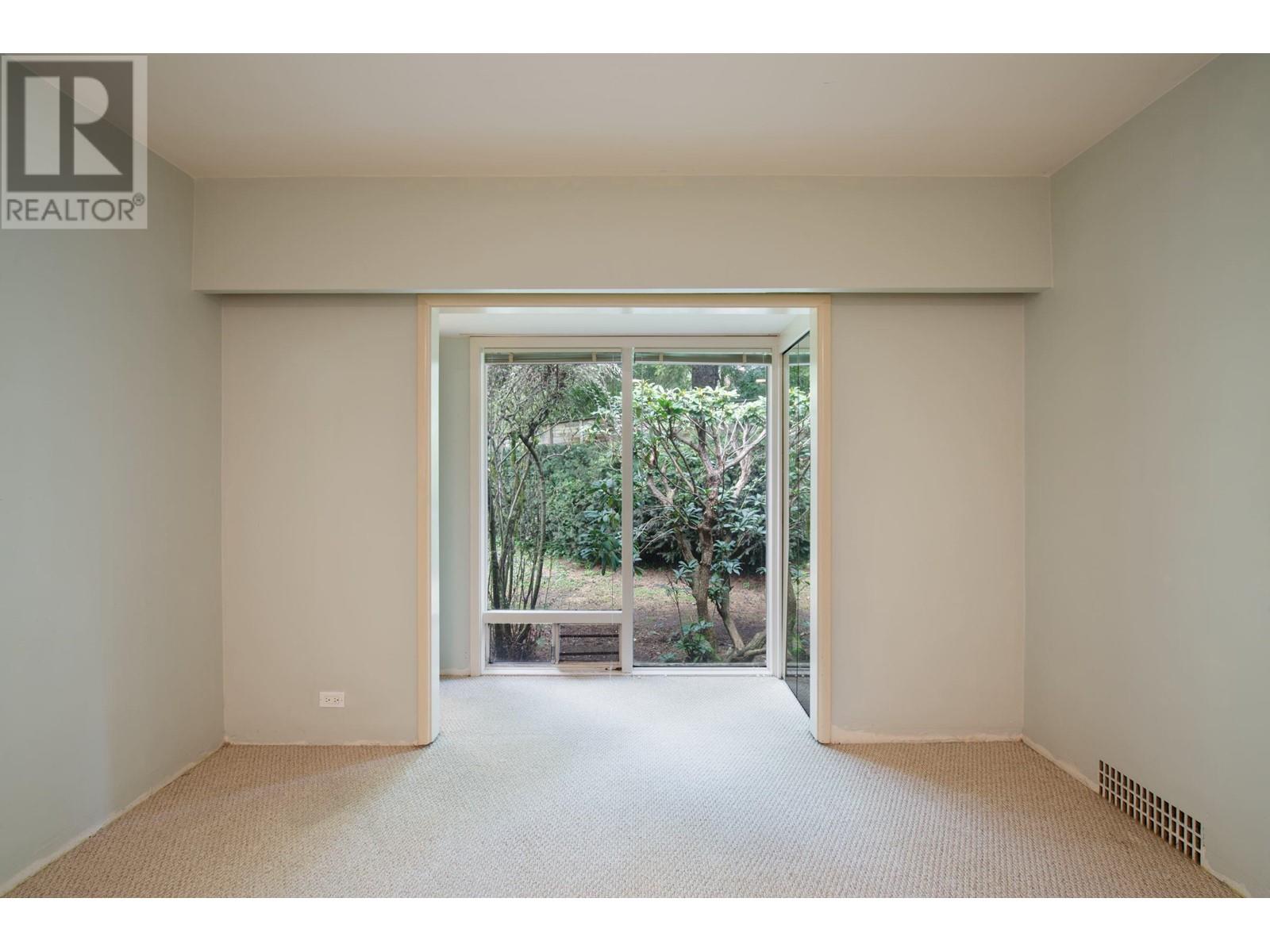 381 St. James Crescent, West Vancouver, British Columbia  V7S 1J9 - Photo 10 - R2984535