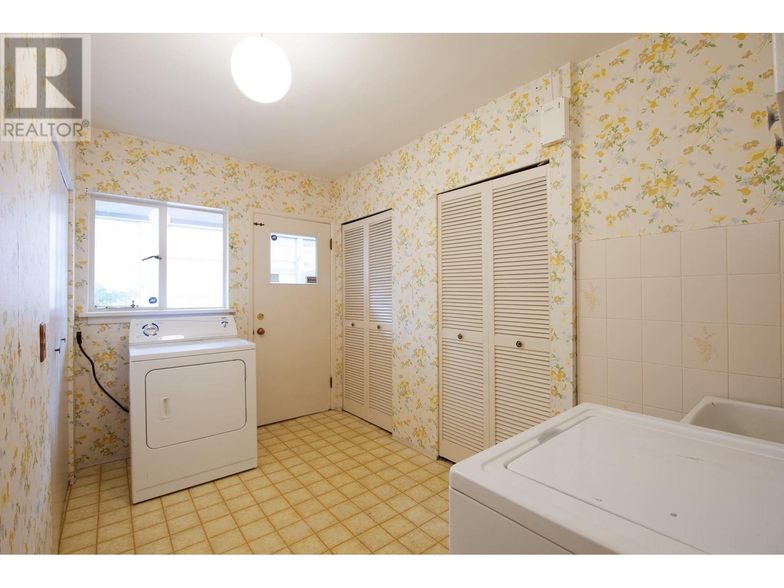 381 St. James Crescent, West Vancouver, British Columbia  V7S 1J9 - Photo 14 - R2984535