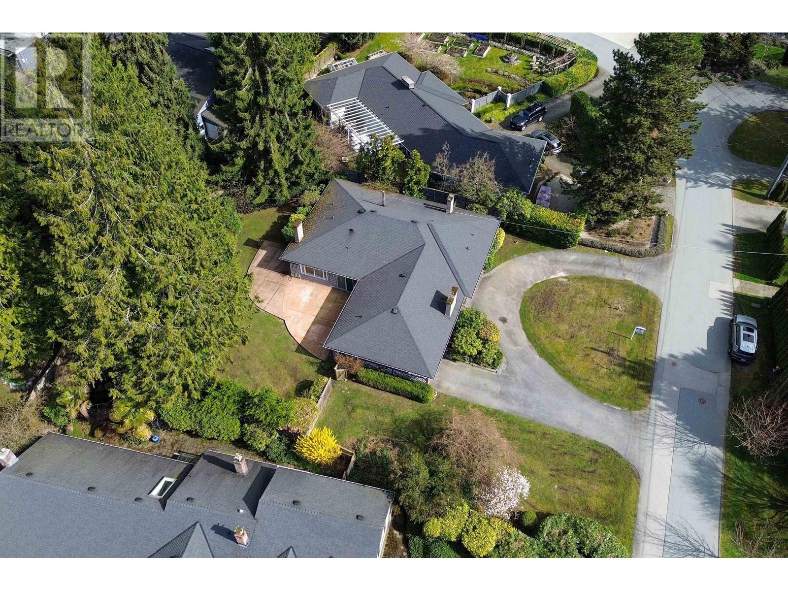 381 St. James Crescent, West Vancouver, British Columbia  V7S 1J9 - Photo 4 - R2984535