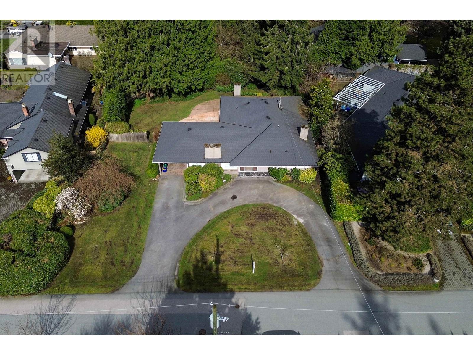 381 St. James Crescent, West Vancouver, British Columbia  V7S 1J9 - Photo 3 - R2984535