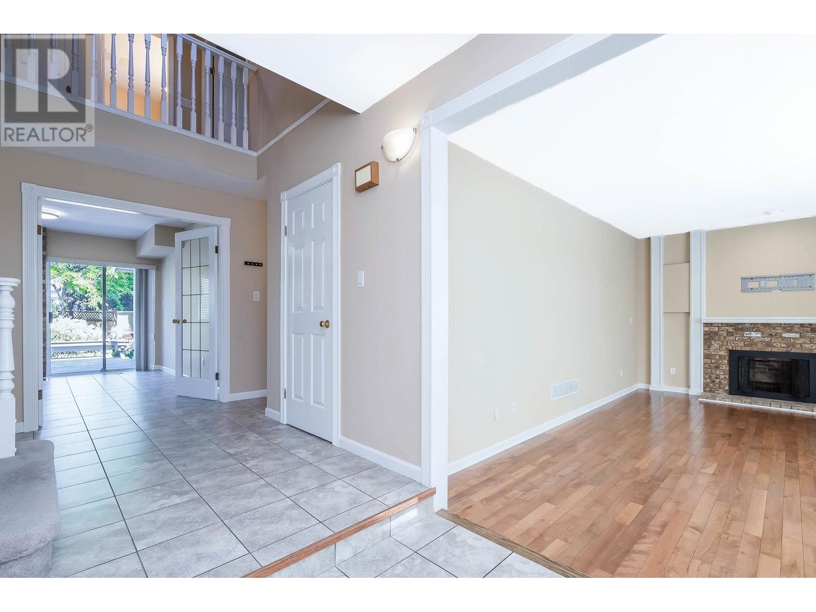 915 Citadel Drive, Port Coquitlam, British Columbia  V3C 5J2 - Photo 2 - R2986036