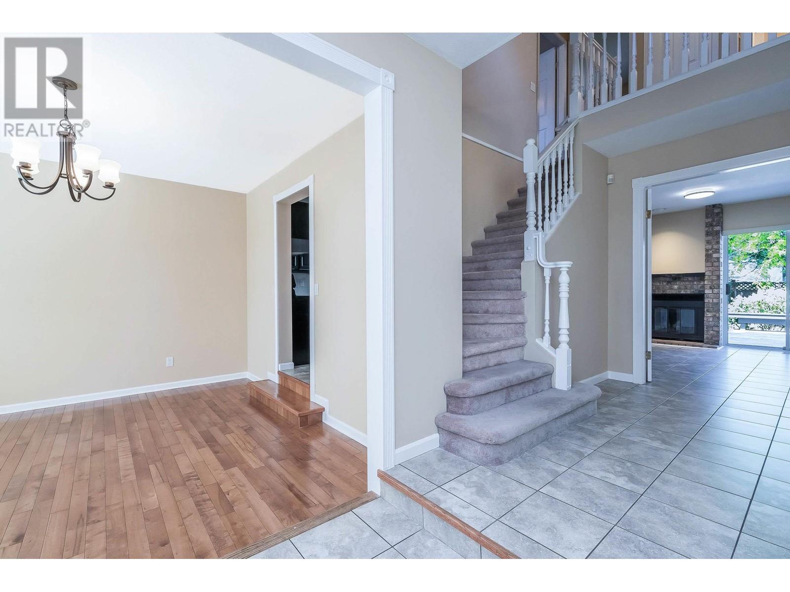 915 Citadel Drive, Port Coquitlam, British Columbia  V3C 5J2 - Photo 4 - R2986036