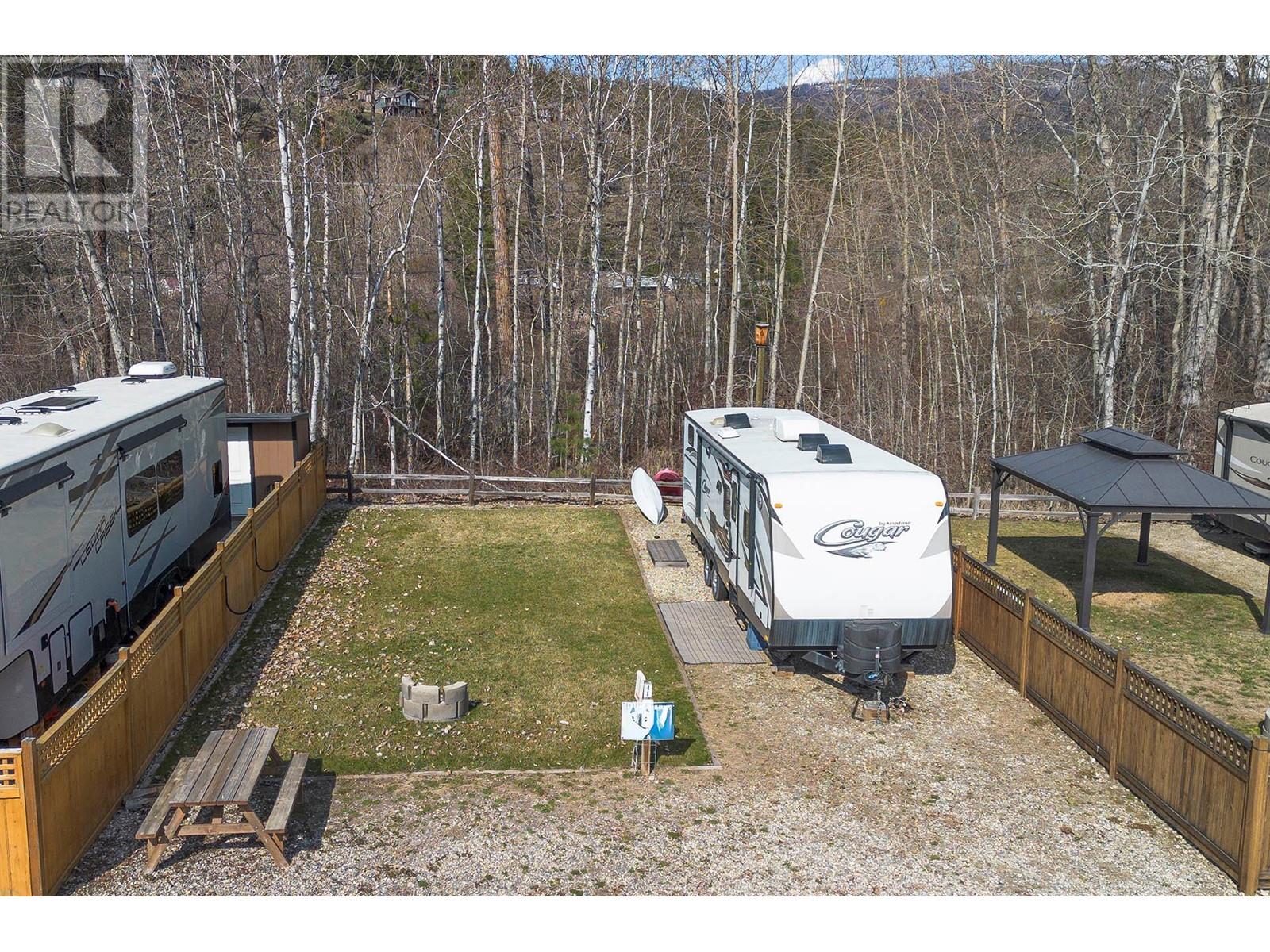 41 Cottonwood Drive N, Lee Creek, British Columbia  V0E 1M4 - Photo 2 - 10341937