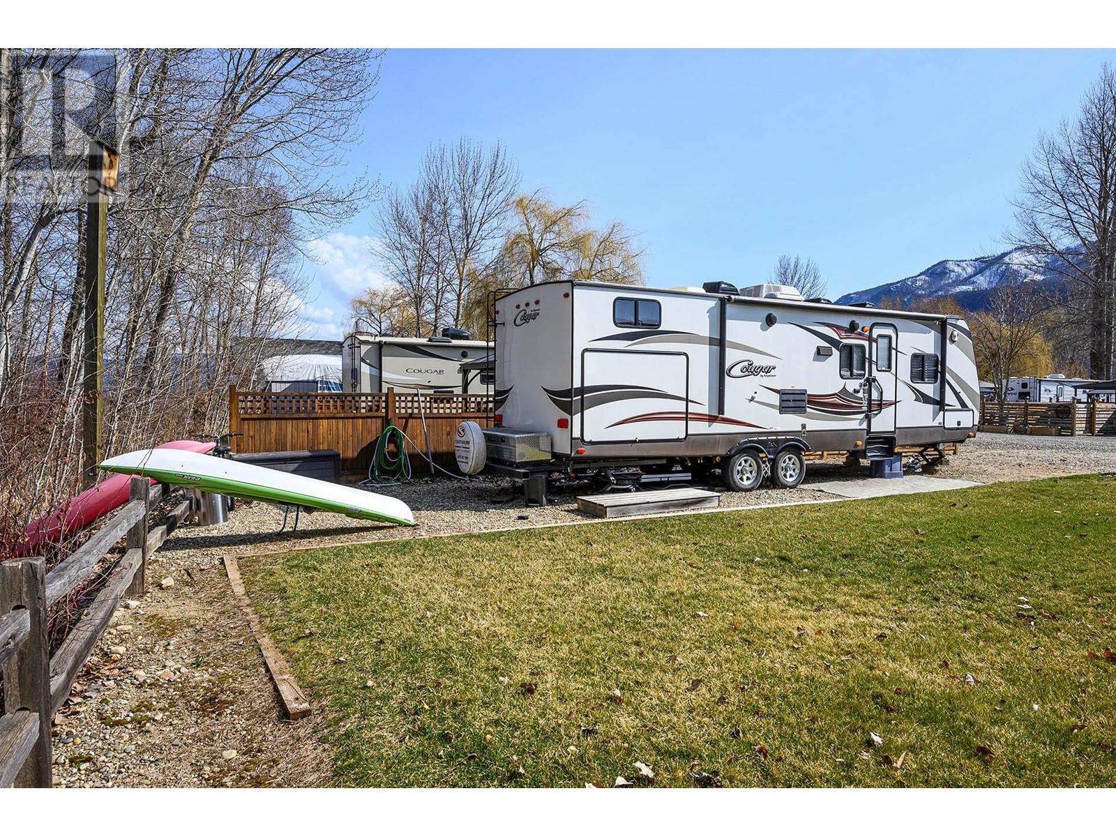 41 Cottonwood Drive N, Lee Creek, British Columbia  V0E 1M4 - Photo 5 - 10341937
