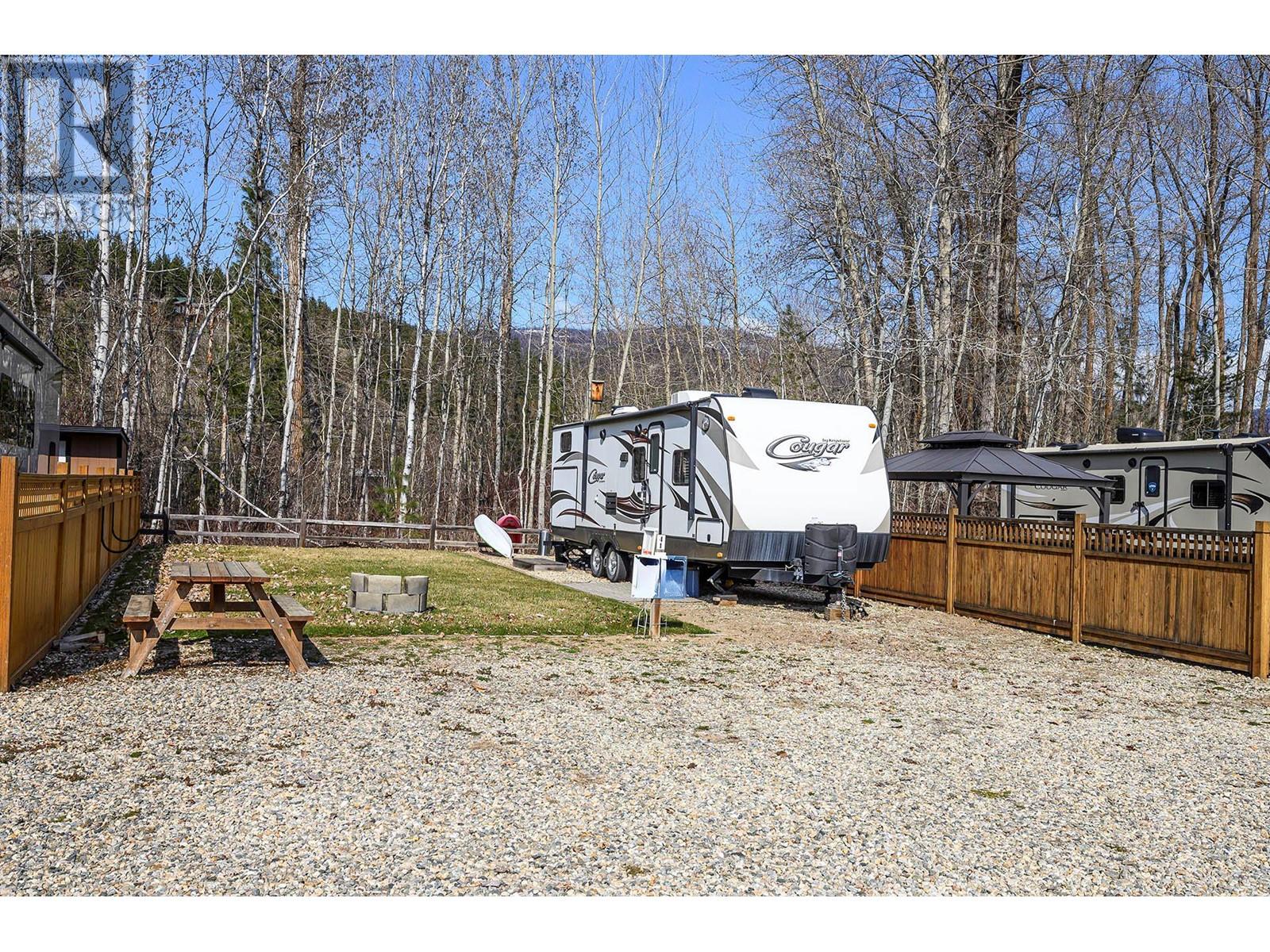 41 Cottonwood Drive N, Lee Creek, British Columbia  V0E 1M4 - Photo 7 - 10341937