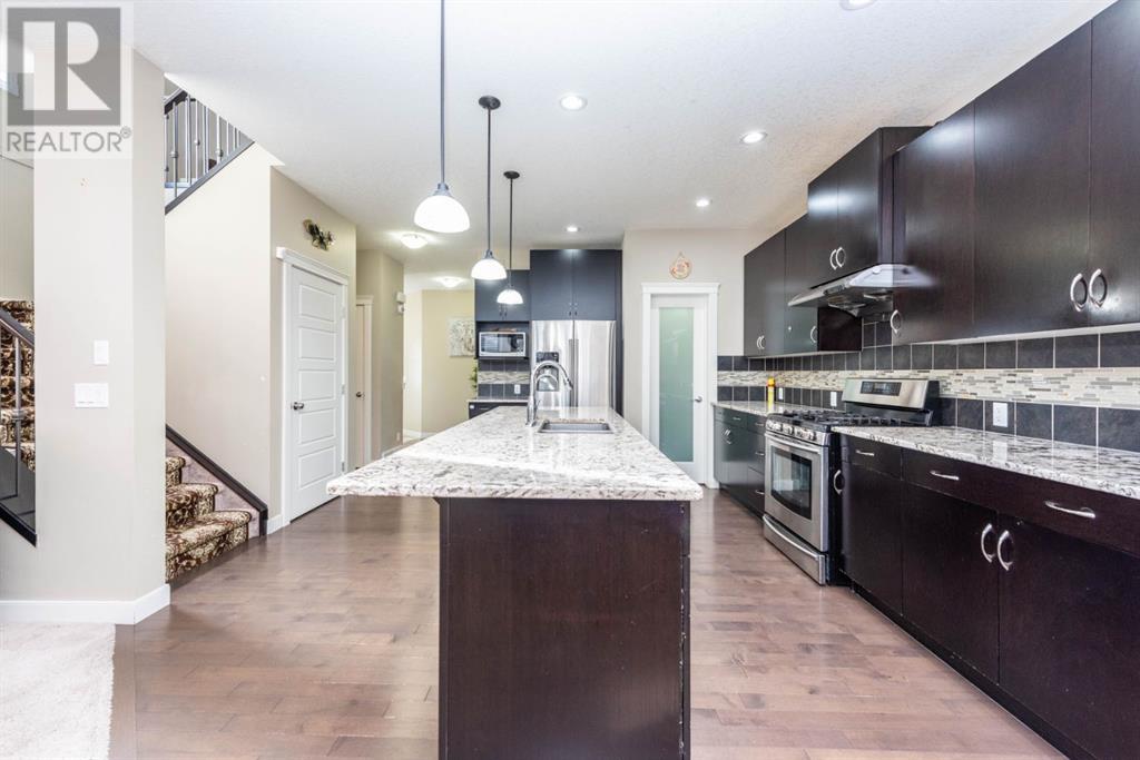Property at 134 SKYVIEW RANCH Street NE image 3