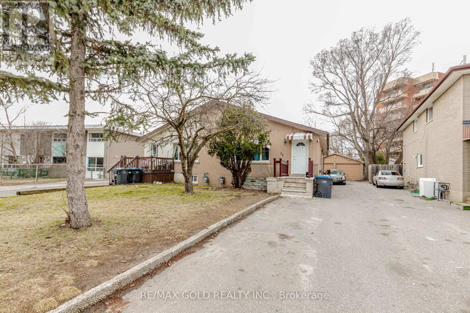 66 Corby Crescent, Brampton (Brampton South), Ontario  L6Y 1H1 - Photo 1 - W12022186