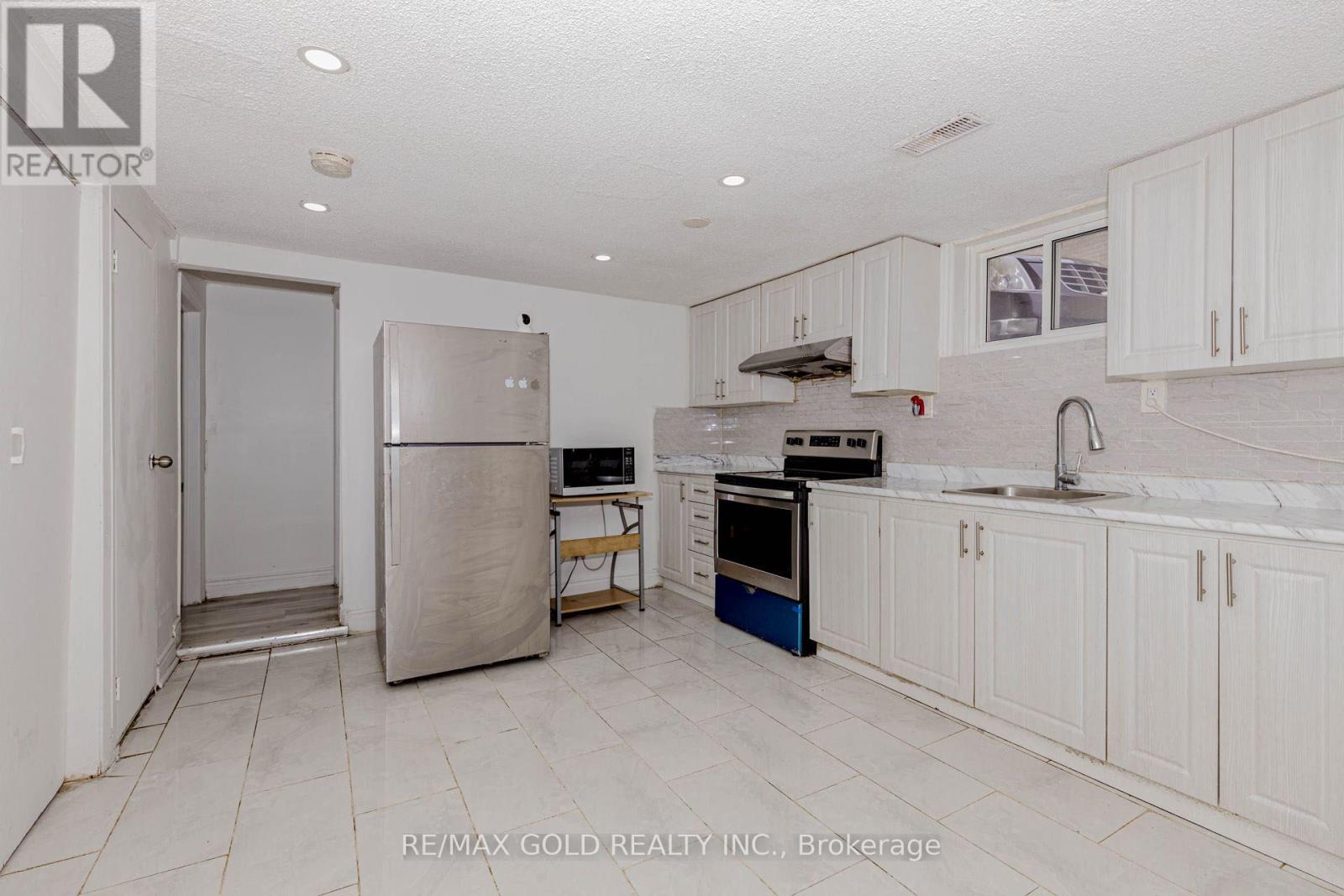66 Corby Crescent, Brampton (Brampton South), Ontario  L6Y 1H1 - Photo 13 - W12022186