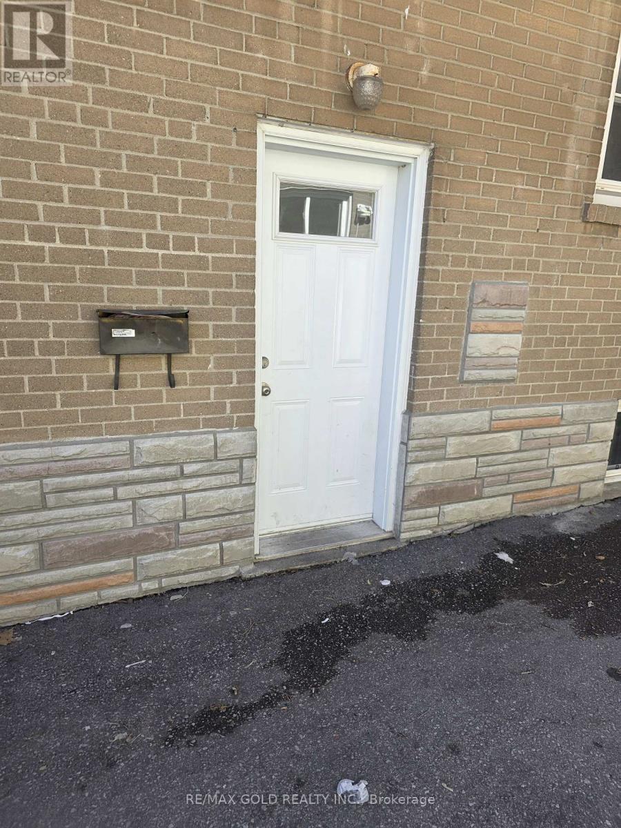 66 Corby Crescent, Brampton (Brampton South), Ontario  L6Y 1H1 - Photo 4 - W12022186
