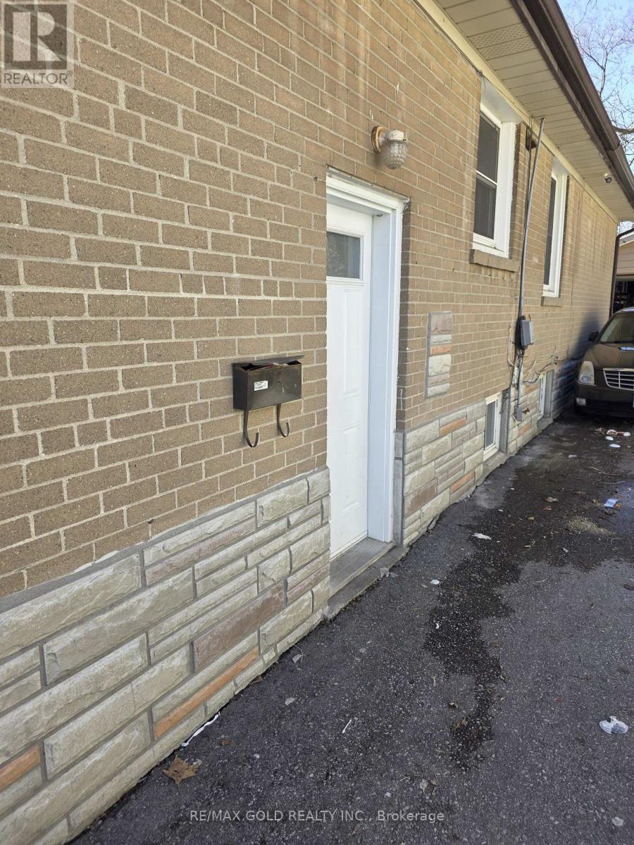 66 Corby Crescent, Brampton (Brampton South), Ontario  L6Y 1H1 - Photo 5 - W12022186