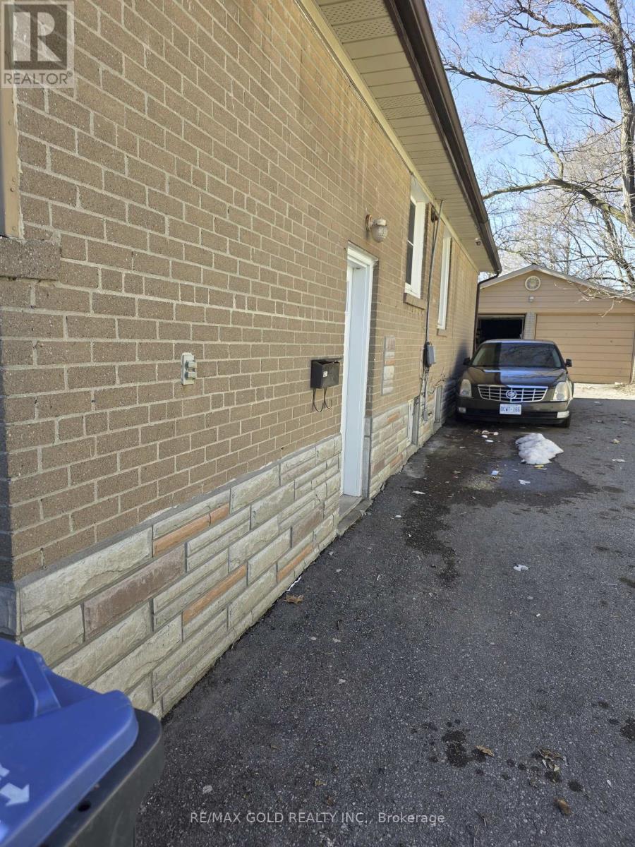 66 Corby Crescent, Brampton (Brampton South), Ontario  L6Y 1H1 - Photo 6 - W12022186