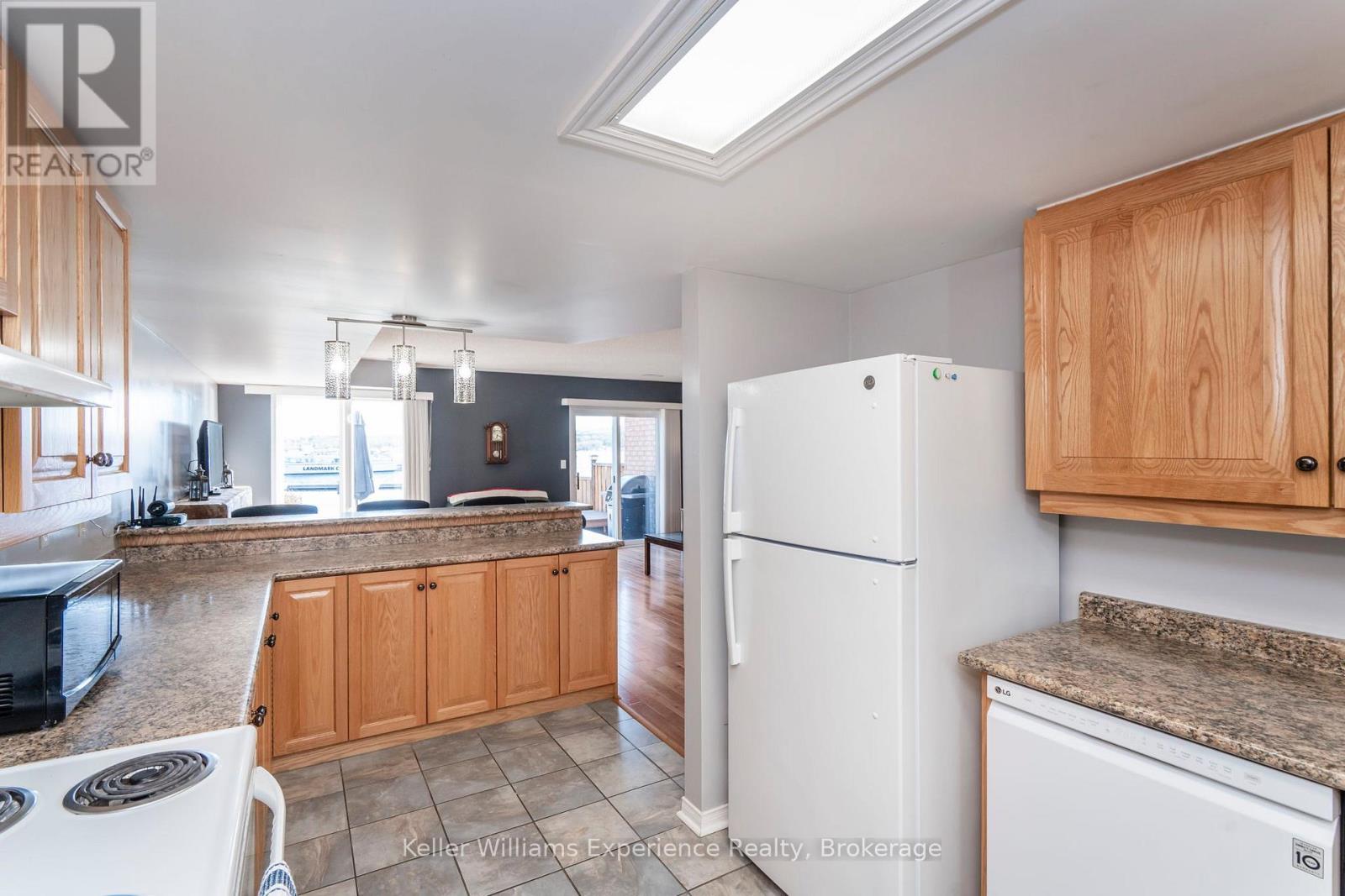 4 - 4 Beck Boulevard, Penetanguishene, Ontario  L9M 2H3 - Photo 10 - S12061895