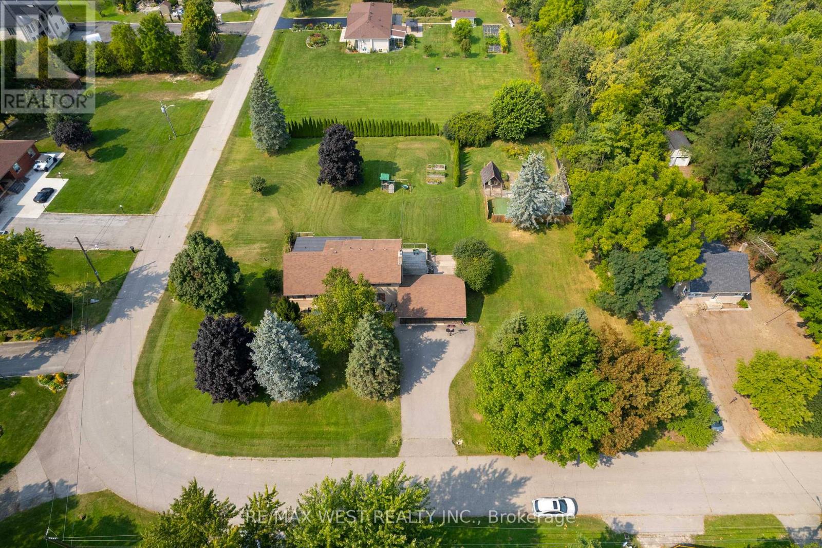 45 Marysfield Drive, Brampton, Ontario  L6P 0J2 - Photo 2 - W12062435