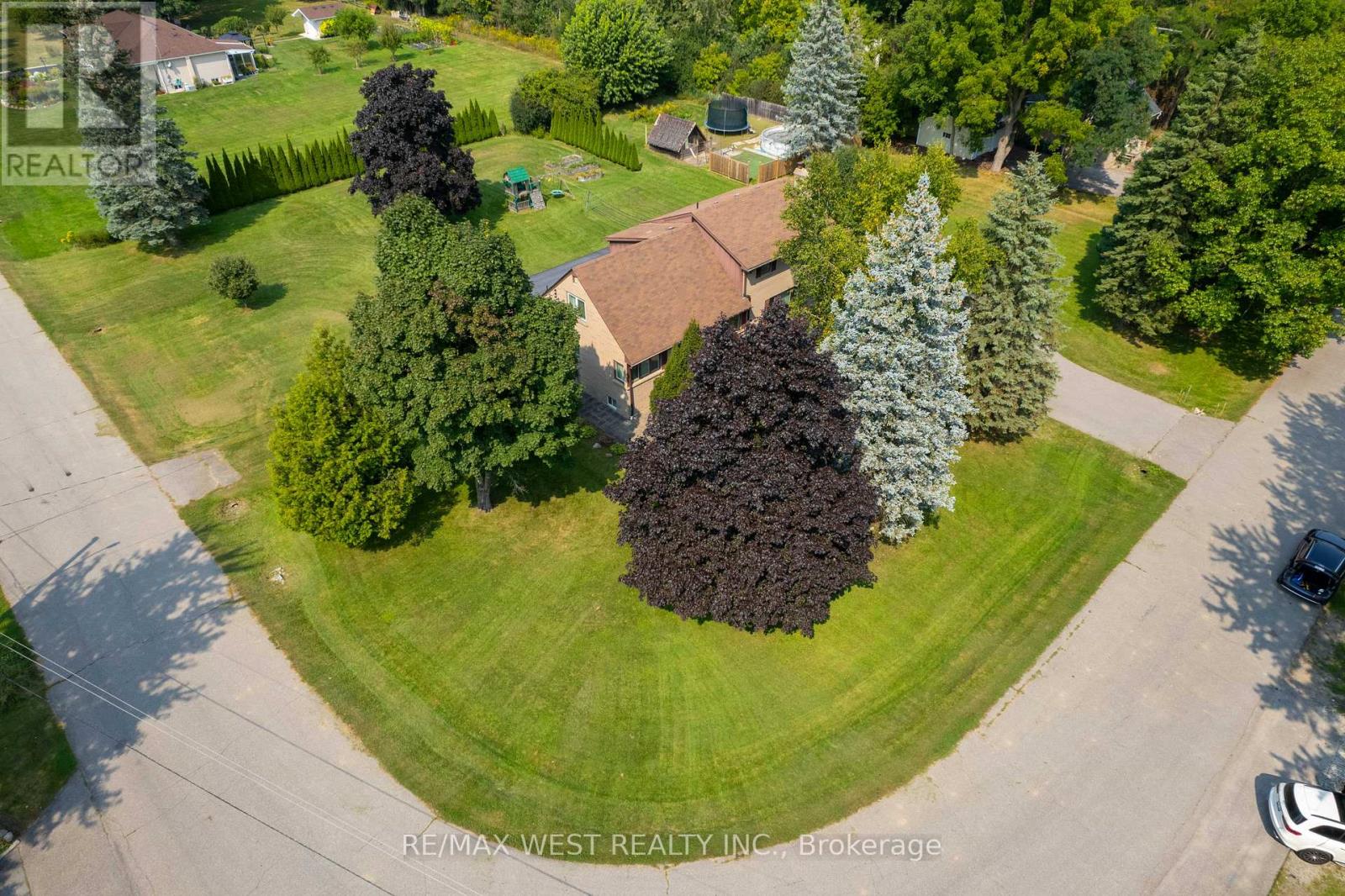 45 Marysfield Drive, Brampton, Ontario  L6P 0J2 - Photo 4 - W12062435