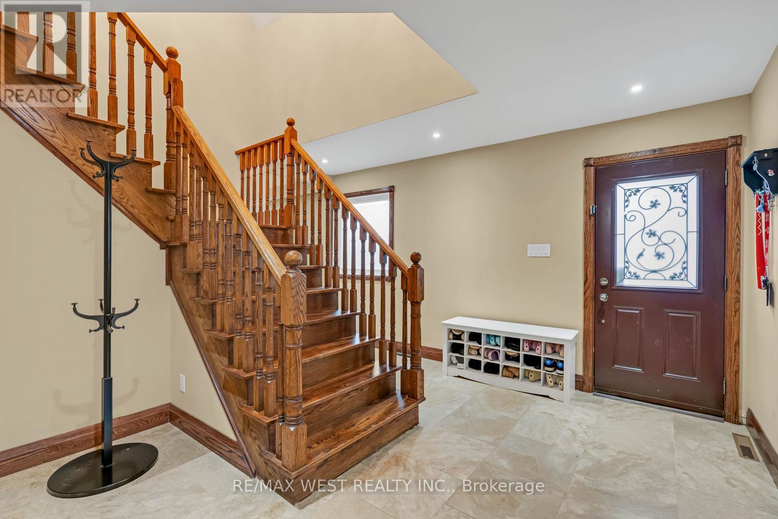 45 Marysfield Drive, Brampton, Ontario  L6P 0J2 - Photo 8 - W12062435