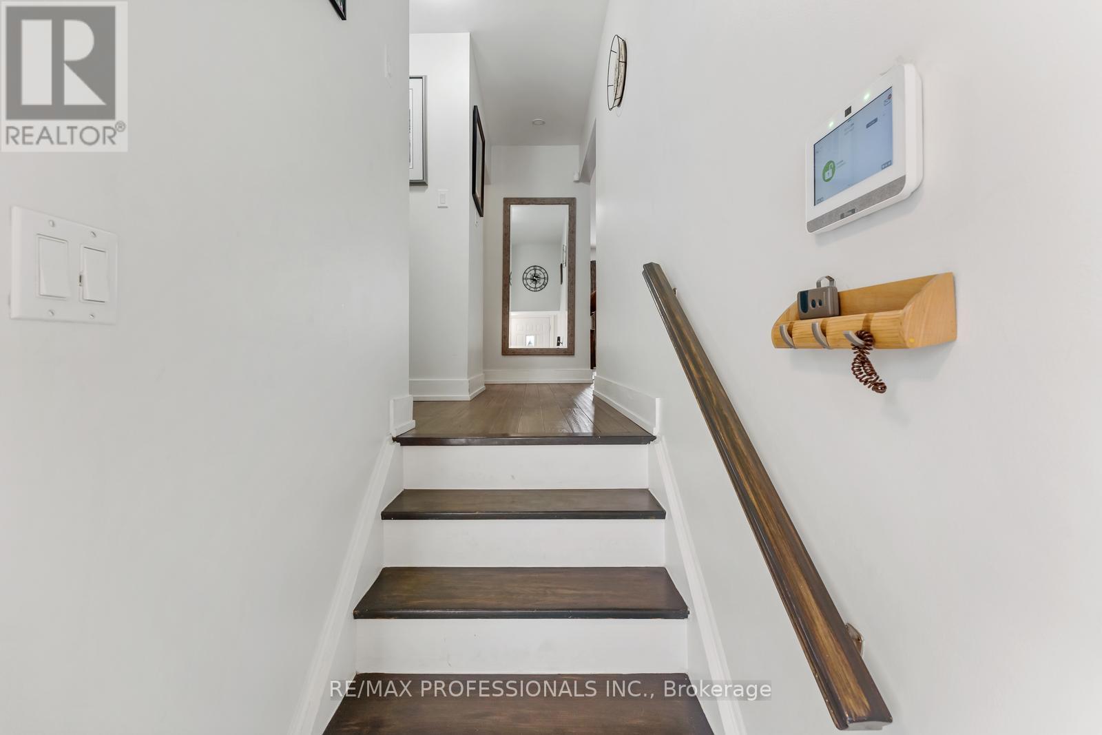 Property at 32 - 600 SILVER CREEK BOULEVARD image 2