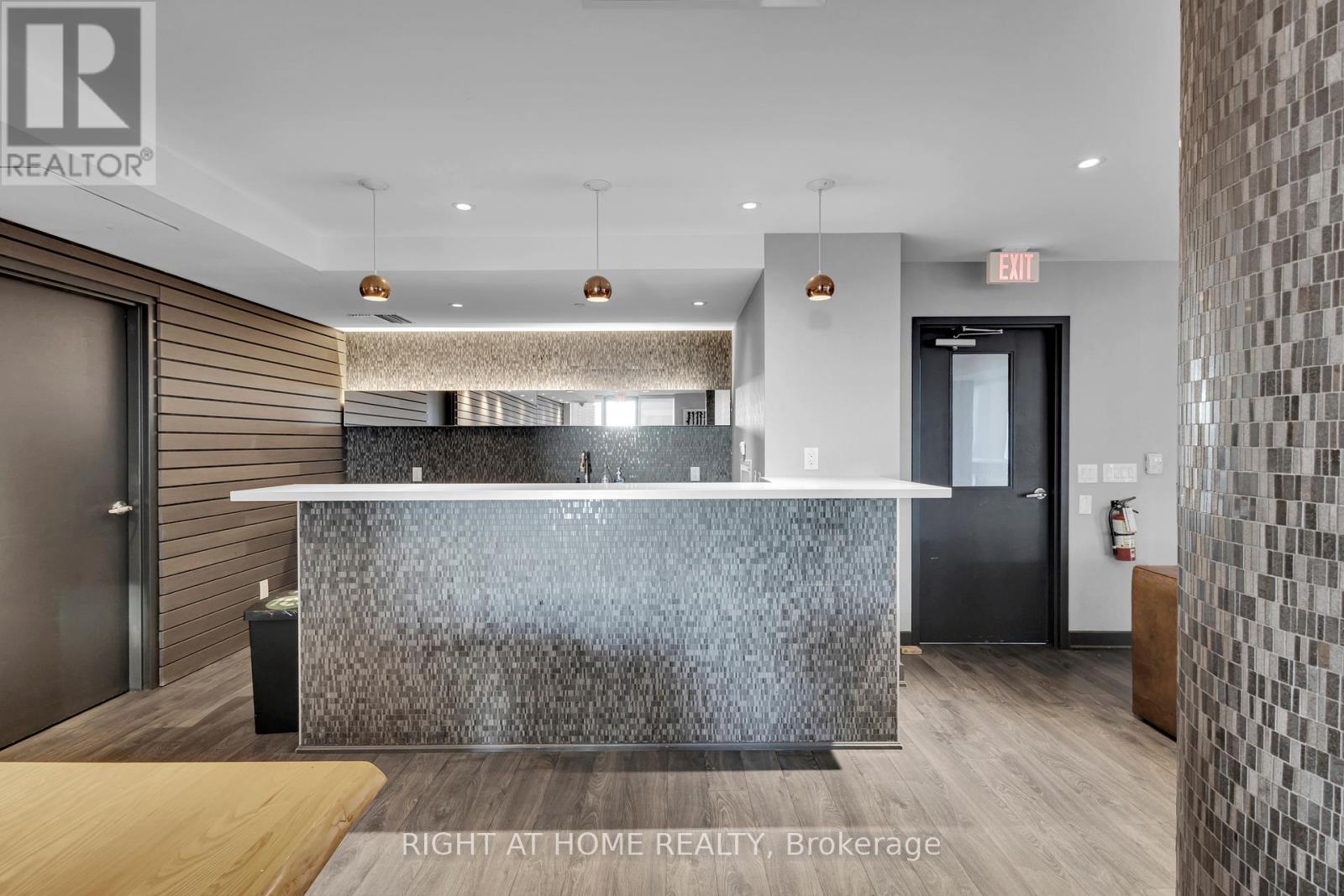 105 - 85 Duke Street W, Kitchener, Ontario  N2H 0B7 - Photo 14 - X12062550