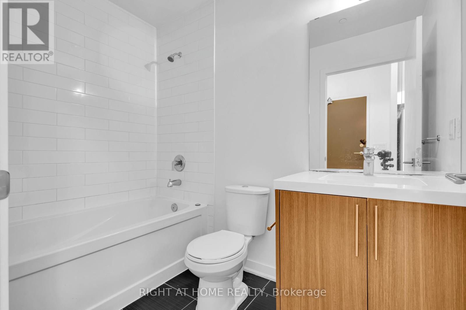 105 - 85 Duke Street W, Kitchener, Ontario  N2H 0B7 - Photo 20 - X12062550