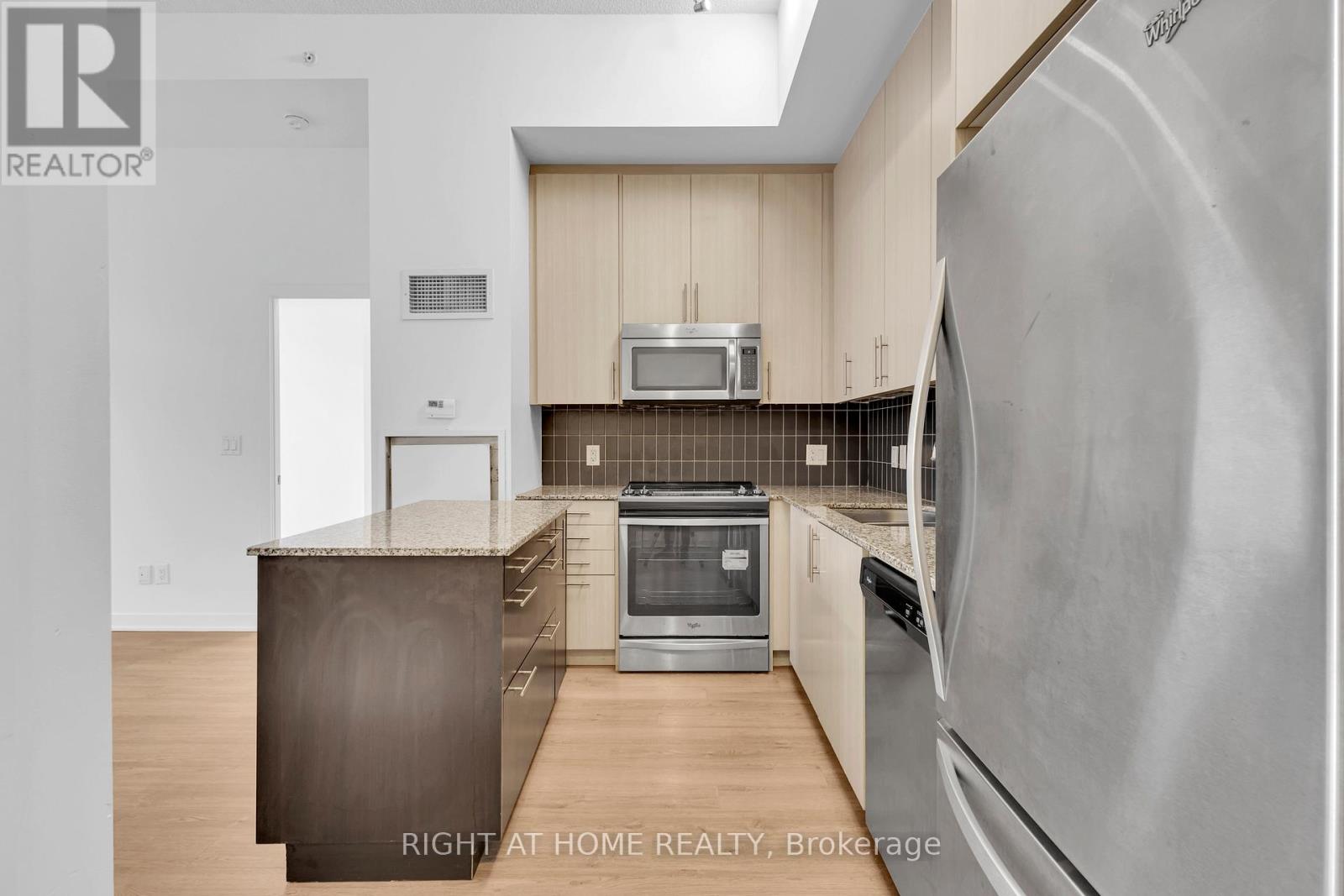 105 - 85 Duke Street W, Kitchener, Ontario  N2H 0B7 - Photo 21 - X12062550