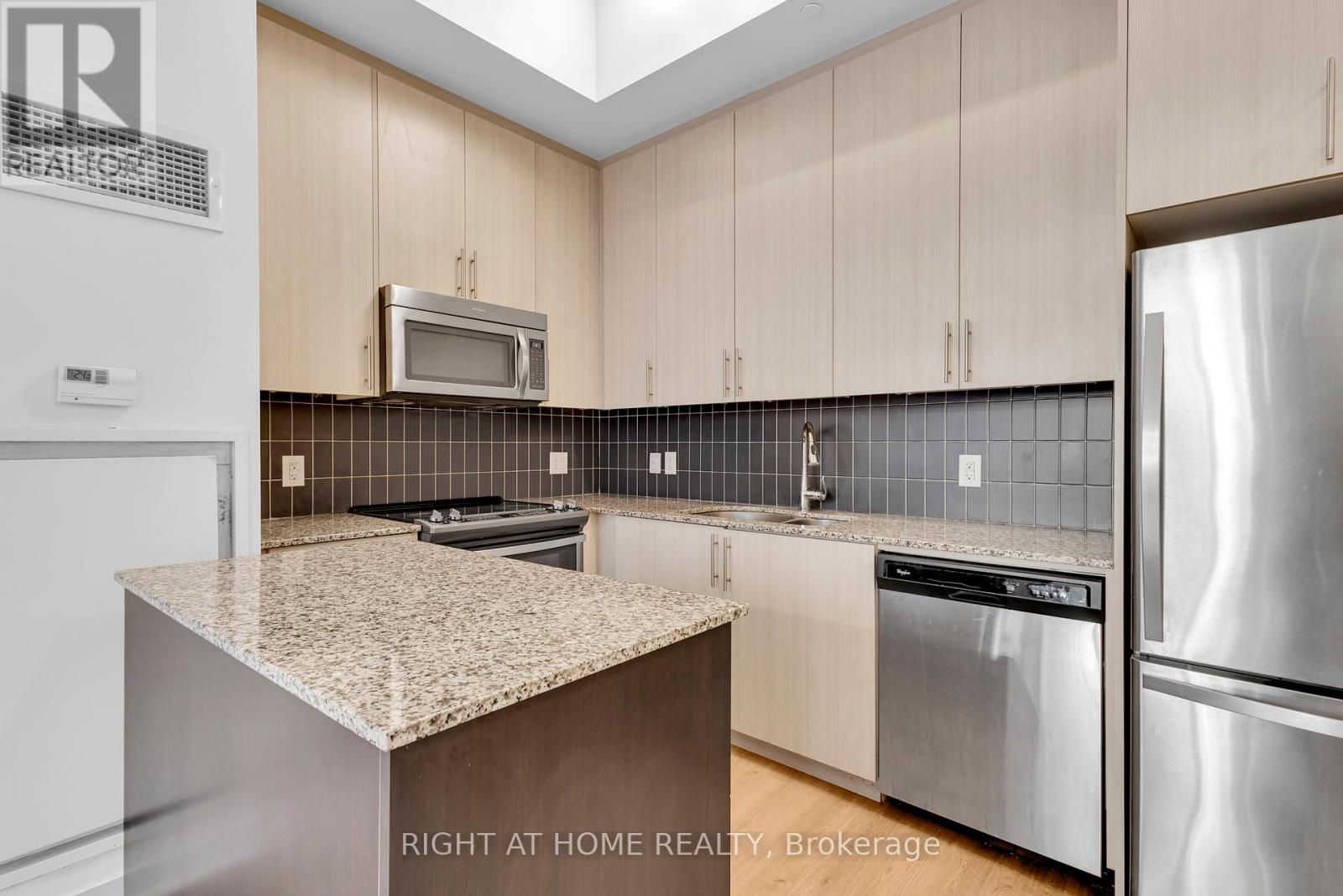 105 - 85 Duke Street W, Kitchener, Ontario  N2H 0B7 - Photo 22 - X12062550