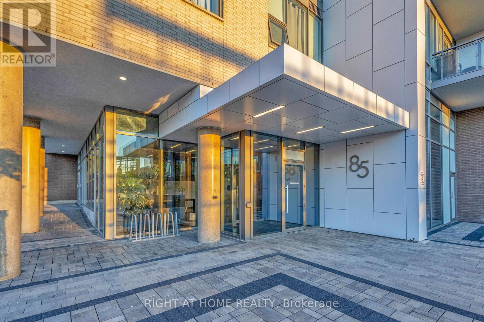 105 - 85 Duke Street W, Kitchener, Ontario  N2H 0B7 - Photo 5 - X12062550