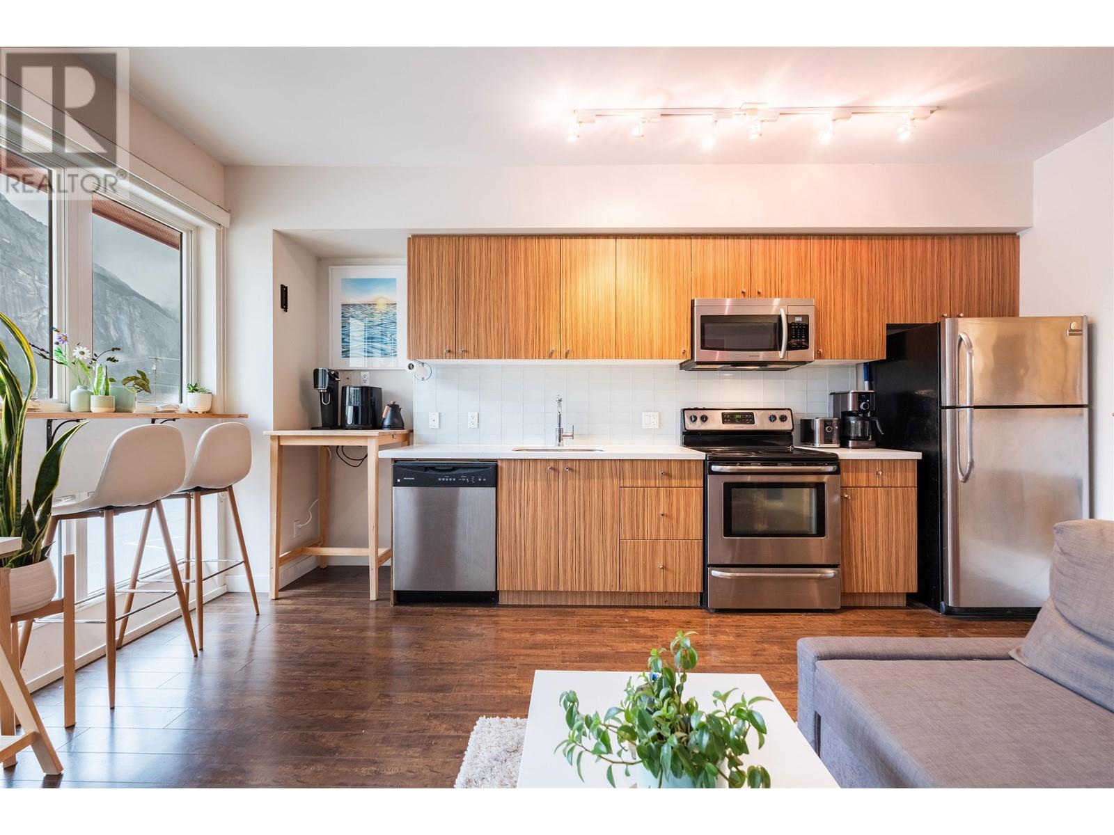 Property at 206 37841 CLEVELAND AVENUE image 3