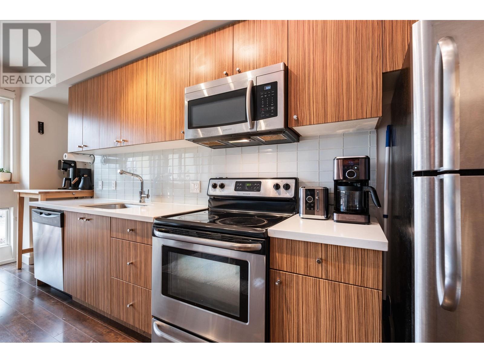 Property at 206 37841 CLEVELAND AVENUE image 4