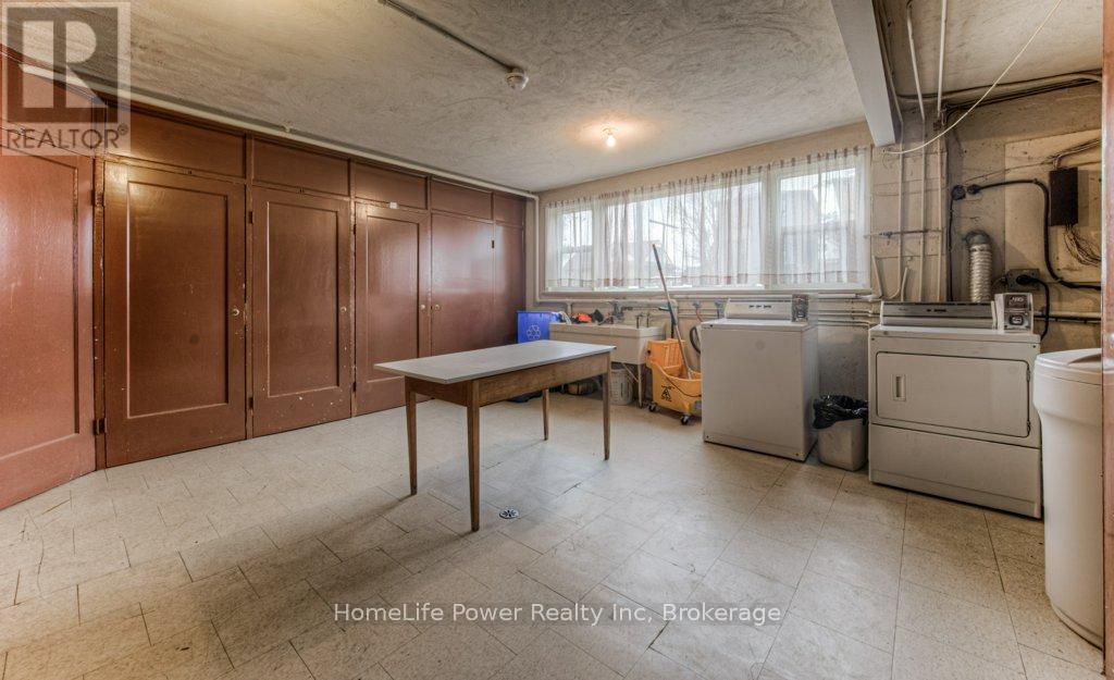 15 Floral Crescent, Kitchener, Ontario  N2G 3B3 - Photo 12 - X12062578