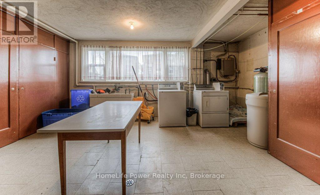 15 Floral Crescent, Kitchener, Ontario  N2G 3B3 - Photo 13 - X12062578