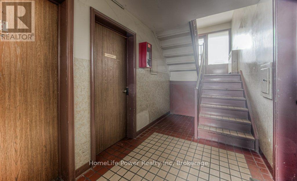 15 Floral Crescent, Kitchener, Ontario  N2G 3B3 - Photo 17 - X12062578