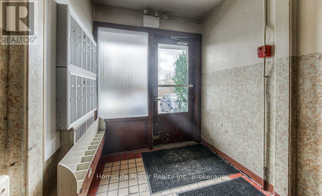 15 Floral Crescent, Kitchener, Ontario  N2G 3B3 - Photo 19 - X12062578