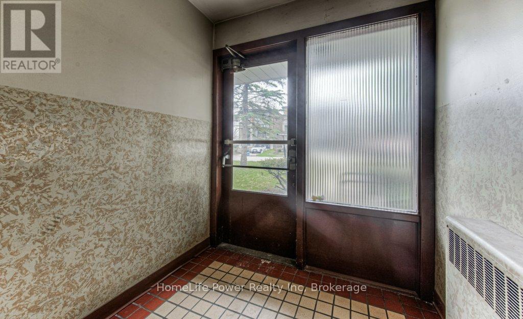 15 Floral Crescent, Kitchener, Ontario  N2G 3B3 - Photo 22 - X12062578