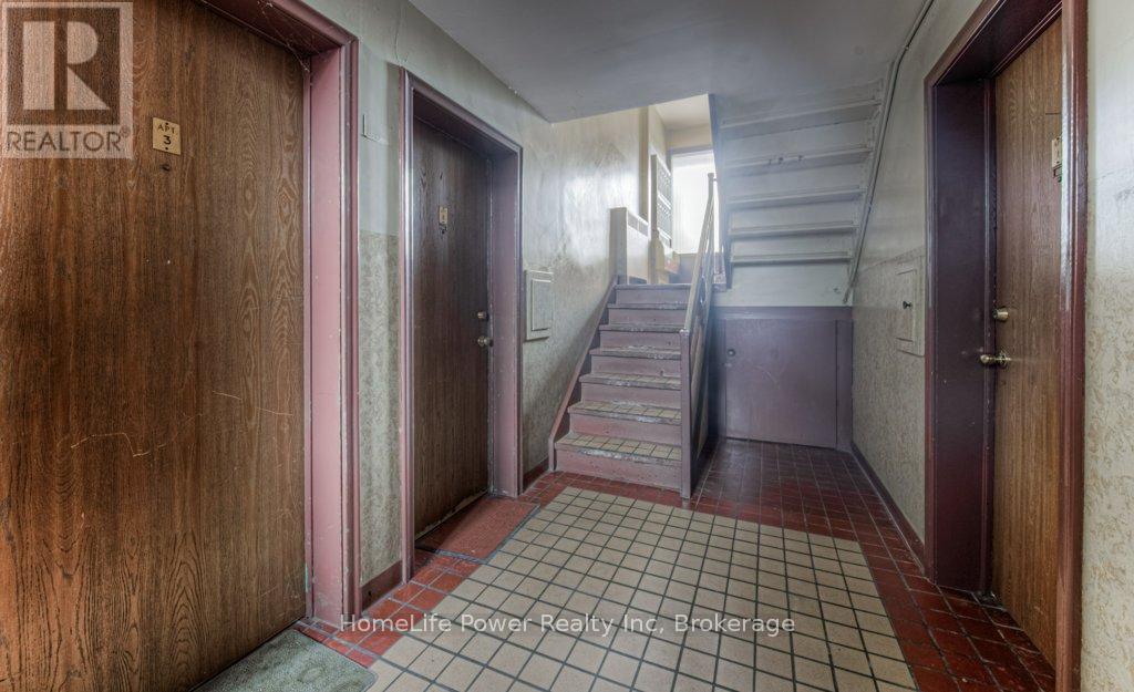 15 Floral Crescent, Kitchener, Ontario  N2G 3B3 - Photo 23 - X12062578