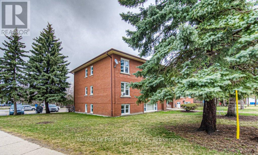 15 Floral Crescent, Kitchener, Ontario  N2G 3B3 - Photo 3 - X12062578