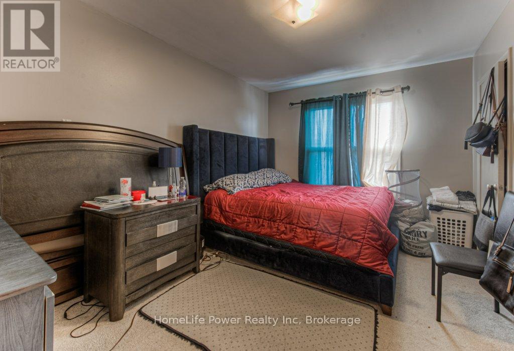 15 Floral Crescent, Kitchener, Ontario  N2G 3B3 - Photo 32 - X12062578