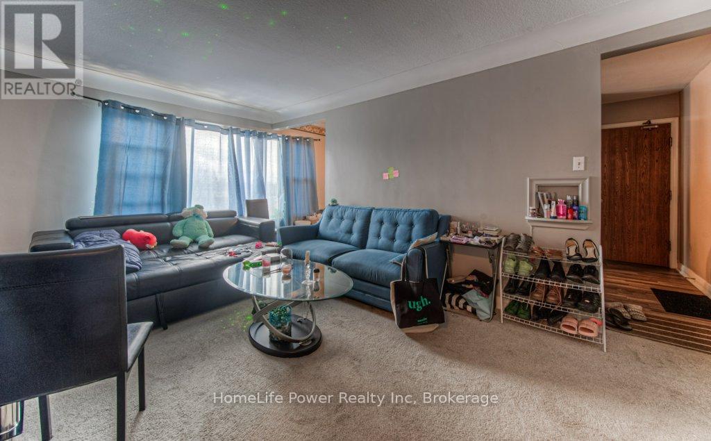 15 Floral Crescent, Kitchener, Ontario  N2G 3B3 - Photo 35 - X12062578