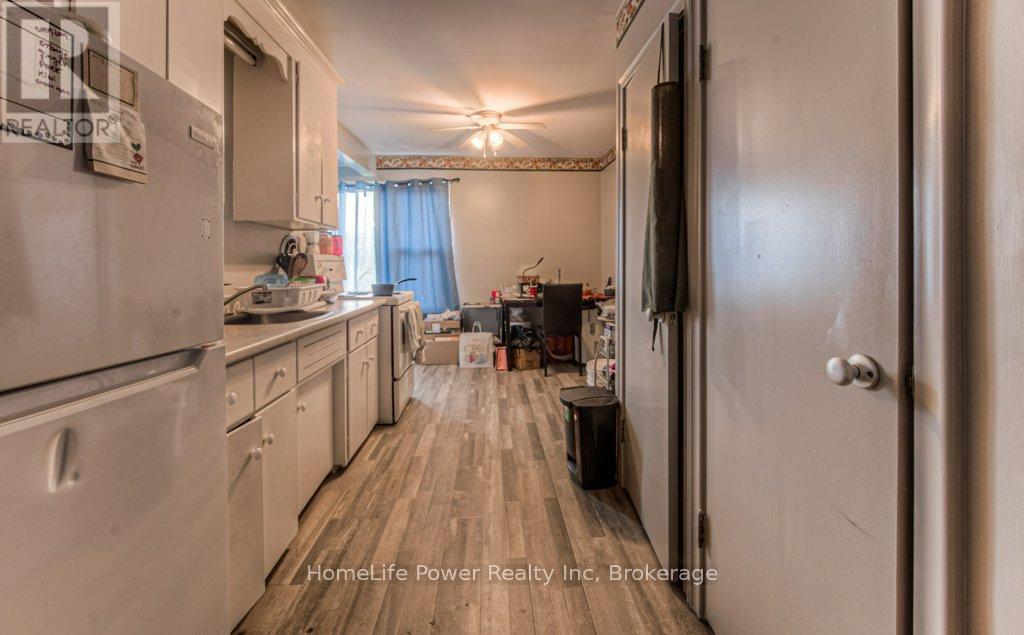 15 Floral Crescent, Kitchener, Ontario  N2G 3B3 - Photo 36 - X12062578