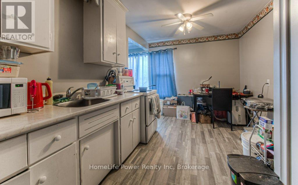15 Floral Crescent, Kitchener, Ontario  N2G 3B3 - Photo 37 - X12062578